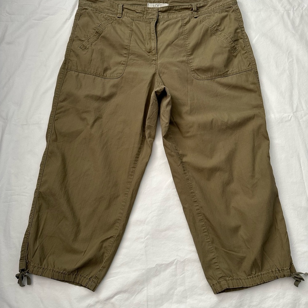 Ann Taylor Loft Womens Bermuda Crop Pants Size 12 34X21 look picture for measure